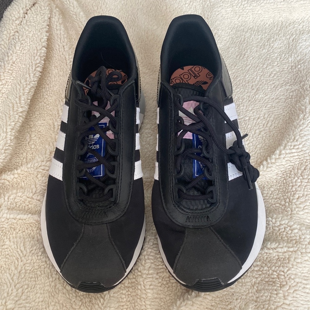 Adidas women’s tennis shoes